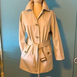 Banana Republic Short Trench Tan Nice!